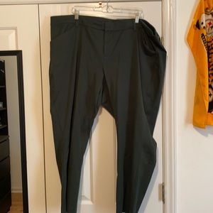 Old Navy pixie ankle pants in hunter green